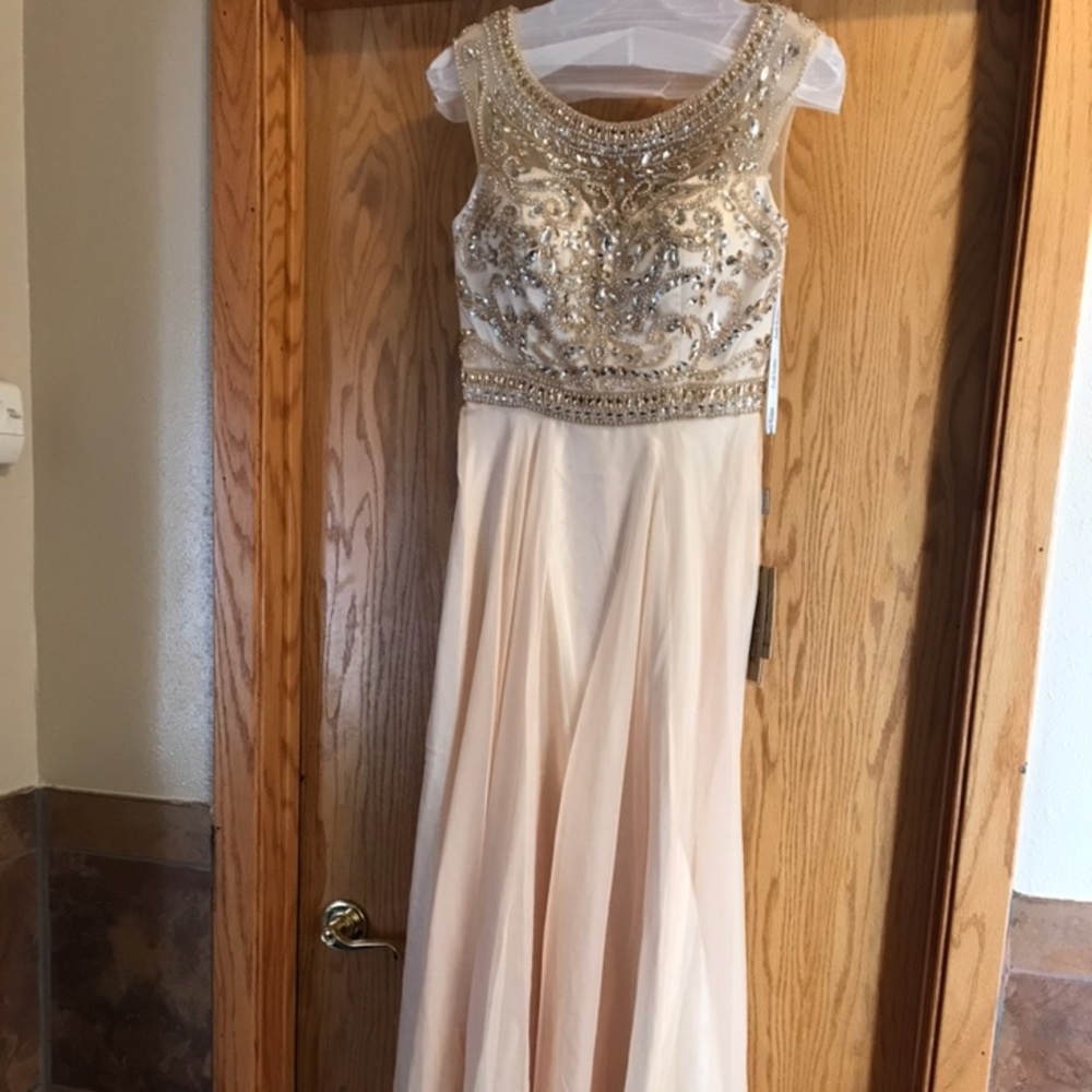 NEW WITH TAGS Amelia Couture Dress size 8